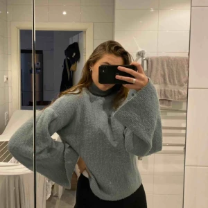  - Supermjuk stickad tröja från Carin Wester. Använd ett fåtal gånger. 