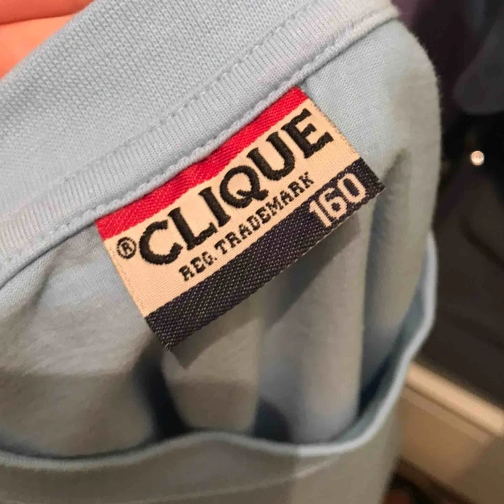 Tröja från clique, så jävla fin och bra kvalitet men har två stycken! Storlek 160 men sitter som en S🥺❤️. T-shirts.