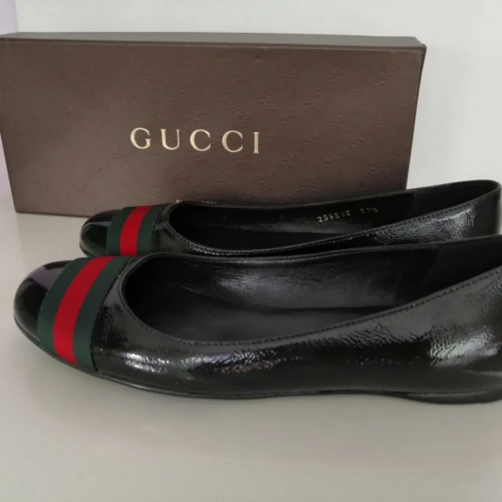 Gucci ballerinas, excellent condition, original box,      100% authentic, Leather, size 37.5, insole 25cm, write me for more info and pics 🙂. Skor.