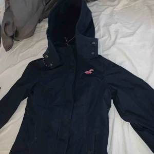  - Stl M men passar bra på mig som är en S. Använd en vinter men fortfarande i bra skick!