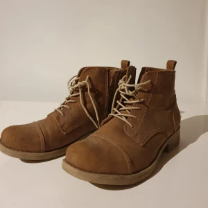  - Damskor Nästan ny, bra skick  