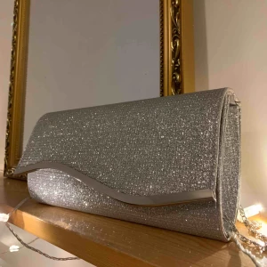  - Jätte fin bal/fest väska. Använd 1 gång. Frakt 15 kr.