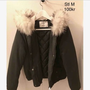  - Mörkgrå jacka från vero Moda, aldrig använd