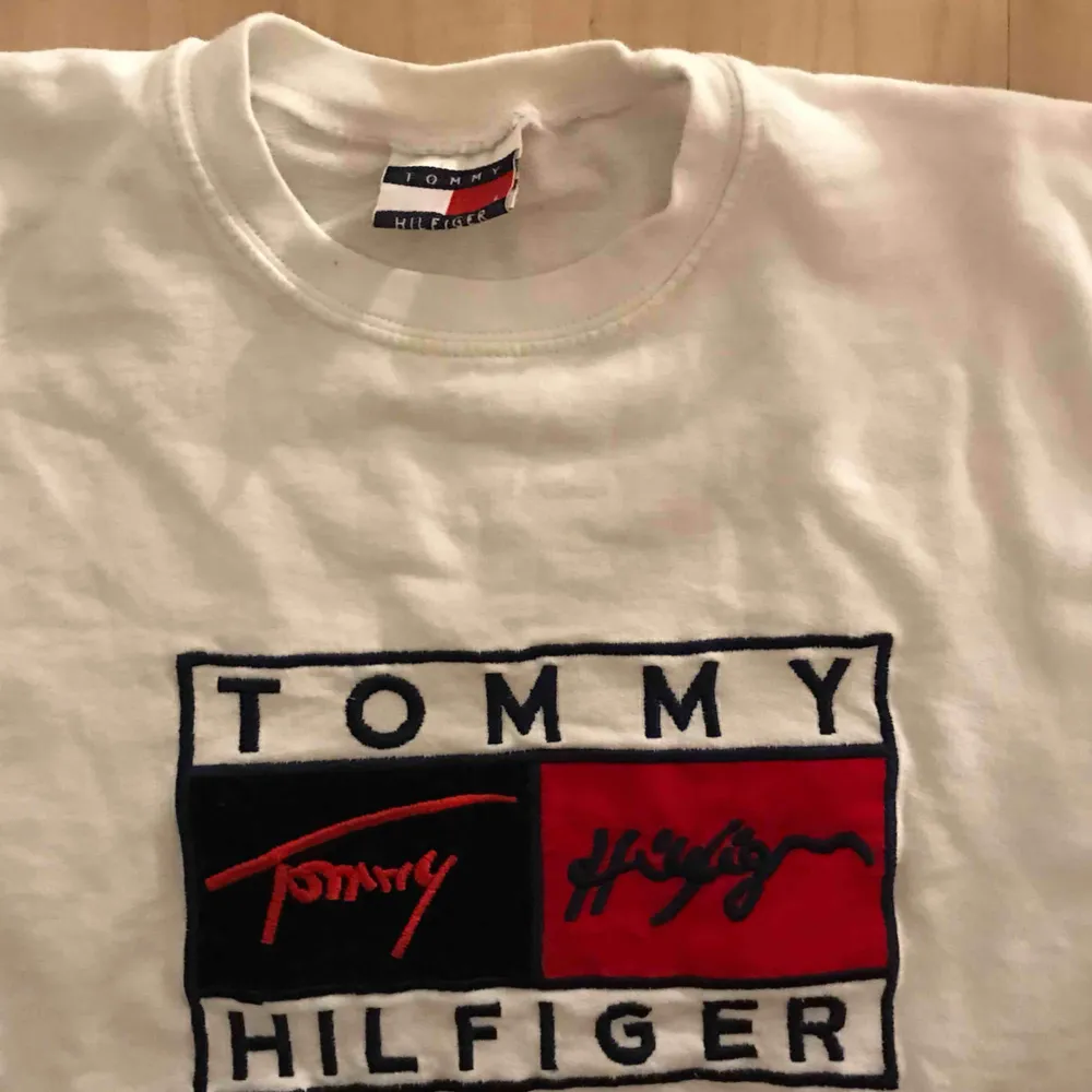 T-shirt från Tommy Hilfiger, pris kan diskuteras . T-shirts.