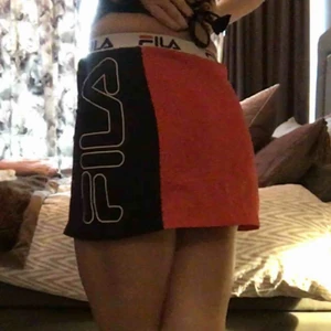  - Kjol från FILA. Liten i storleken, passar XS 