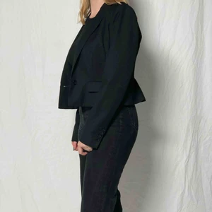  - Kavaj i fint skick. Möts upp i Malmö annars står köparen för frakt! Fraktpris: 80kr