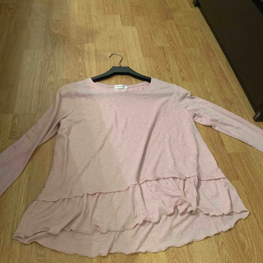 Hur gullig rosa aktig tröja från lager 157. Köpte för ungefär 100 och säljer nu för 80 då jag aldrig använt den. I väldig bra kvalitet. Pris kan diskuteras.. Tröjor & Koftor.