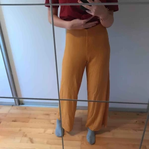  - Snygga (och sköna) byxor från Ginatricot. Aldrig använda:)