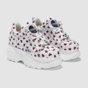  - Helt nya Buffaloskor med hjärtan på!♥️🥰  Nypris: 200 € (alltså ungefär 2000kr)