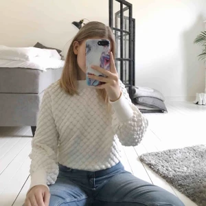  - Ny lite tjockare tröja från Lindex som inte kommit till användning. Superfin passform och inköpspriset låg på 399kr.