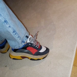  - Jag köpte dessa skor, märkte att de va för små för mig därav inte använda mycket och känns som nyskick