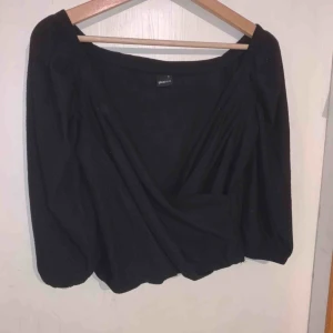  - 2st tröjor, fint skick, knappt använda. 150kr för båda eller 100kr styck