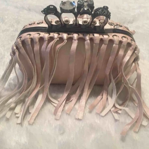 Ester Eleonora väskan ny - Ester Eleonora dödsskalleväskan ny.