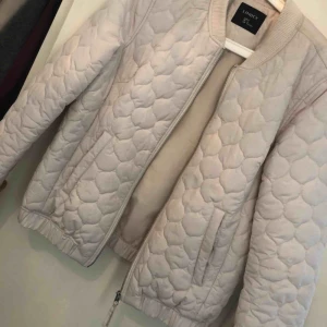  - Jacka stl m från Lindex 