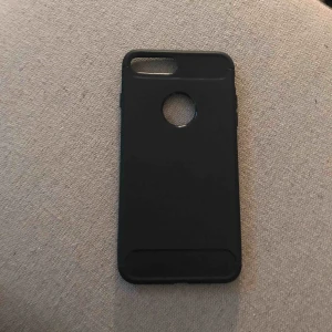  - Säljer detta skal, väldigt bra skick. Billigare vid snabb affär. Passar iPhone 7 Plus och 8 plus.  