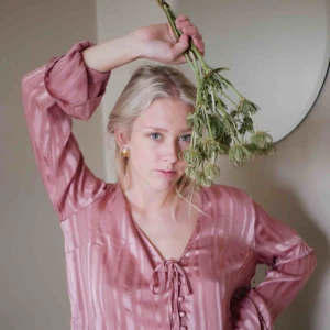  - Fin blus från FOREVER 21!