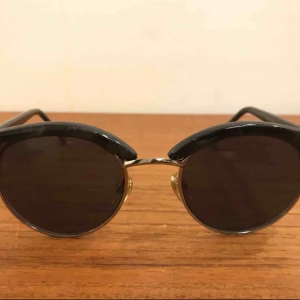  - Helt nya solglasögon i Club Master modell. 11:- plus frakt 9:- =20:- totalt. Skicka pm för frågor och beställning, har ca 5 par kvar. 