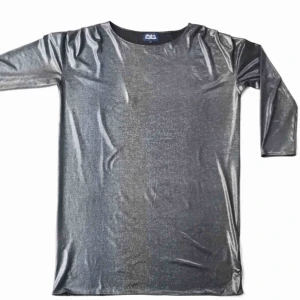  - Rak klänning från Made in The Shade. Glansig/glittrig klänning som är använd 1 gång. Färgerna skiftar i blått/grönt/grått/lila beroende på ljus. Mycket gott skick. 