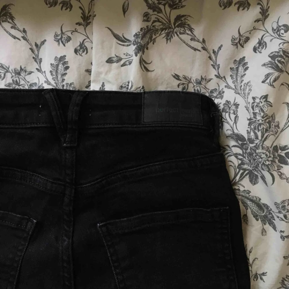 Supersnygga och sköna jeans från ginatricot som tyvärr inte kommit till så mycket användning.. Jeans & Byxor.