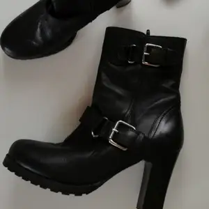 Svarta boots från Oasis 🌸