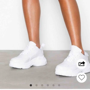  - Knappt använda skor från Nelly. Supersnygga bara att jag har flera skor som är vita som behöver bli av med dem. 