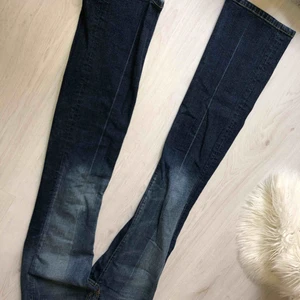  - Osäker på storlek men tror det är S Bootcut jeans + frakt