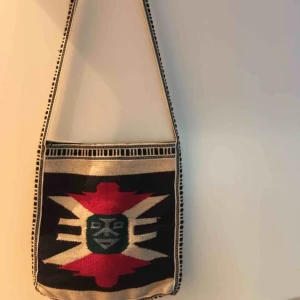  - Väska köpt secondhand 🌞🌞 köpare betalar frakt 