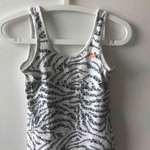  - Är ett ganska skönt plagg. Hoppas du gillar plagget