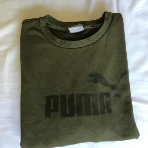  - mörk grön puma, jätteskön och sportig💚 (frakt tillkommerj