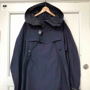  - Trevlig vintage anorak från Svenska Tenson. Sitter som Large / stor medium. 80-tal