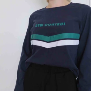  - Tröja från Urban Outfitters. Storlek S/M men passar mer XS/S. Inkl frakt! 