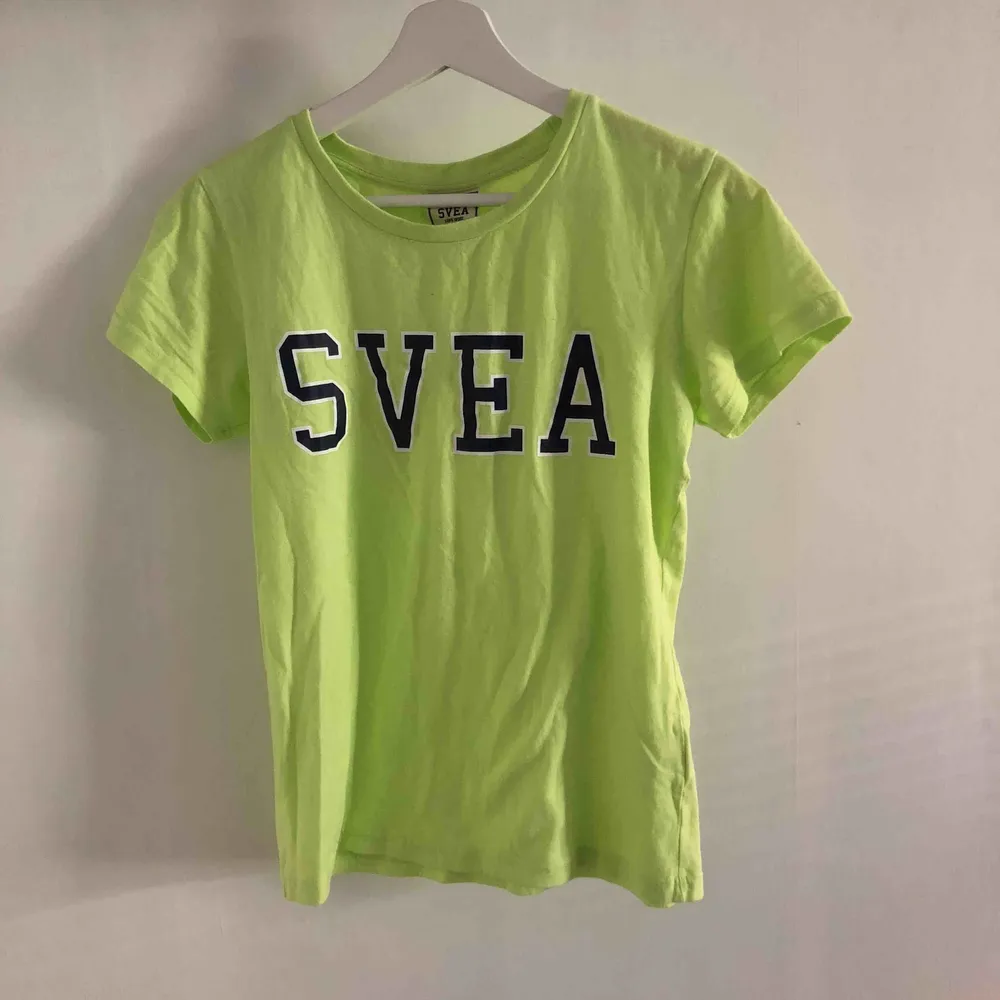 Svea tröja strl 170 passar XS-S. T-shirts.