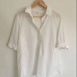  - Superfin skjorta från COS. Köparen står för frakt!