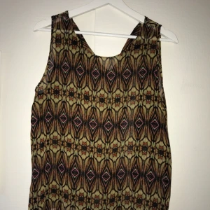  - Superfin mönstrad topp! Endast provad😊