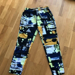  - Fina byxor som aldrig är använda.  