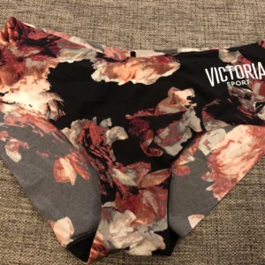  - Nya oanvända Victoria secret trosor med prislapp på.  seamless , high waist. 