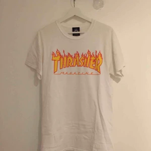  - Säljer denna Thrasher T-shirt då jag aldrig använder den! Använd 1 gång hemma, inte tvättad.  Size M Nypris: 450kr