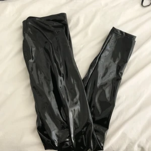  - ”Fake skinnbyxor” köpta på New yorker aldrig använda. Små i storleken.