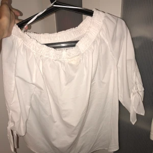  - Off shoulder topp. Helt ny!! 