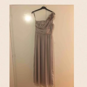  - Festklänning stl 34