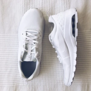  - Helt nya Nike Air Max Thea endast testade inomhus ✨  Nypris: 795kr  Säljer för: 250 Köpare står för frakt. Kan också mötas upp i Stockholm!