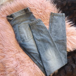  - Byxor från FREDDY WR.UP kollektionen. Använda en gång, säljer på grund av inte min stil men de får din rumpa att se boomb ut✨är också vänligt bekväma att ha på!  Frakt står köparen för!(ca 50kr)