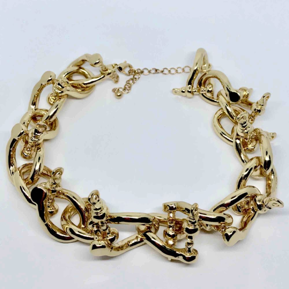 Vintage ca 00s Y2K chain necklace in gold Measurements: Min 37 cm / 14.6