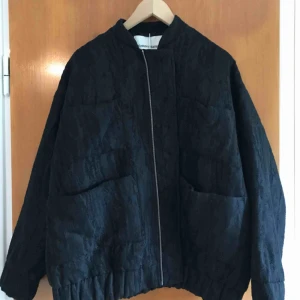  - Carin wester jacka. Storlek S. Möta gärna upp alt tillkommer frakt. 