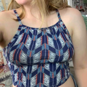  - Kort linne med mönster.  Mötes upp i Blekinge, annars fraktar jag. Du står för fraktkostnaden