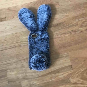  - iPhone 7skal lite trasig men funkar och är jätte fin