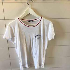 Lätt croppad T-shirt från Brandy Melville! Märkt one size men skulle säga XS-S. Frakt 50kr eller möter upp i Kristinehamn 