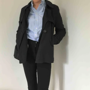  - Vårjacka från Boomerang. Stängning med knappar. Pris kan diskuteras.