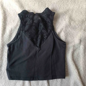  - Grå top.  Har haft på mig den några gånger.  Pris kan förhandlas. 