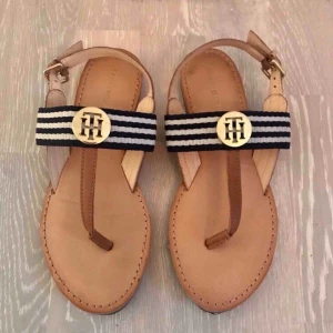  - Jag köpte de in shpock men de är liitet storlek för mig.Jag har aldrig använda de.